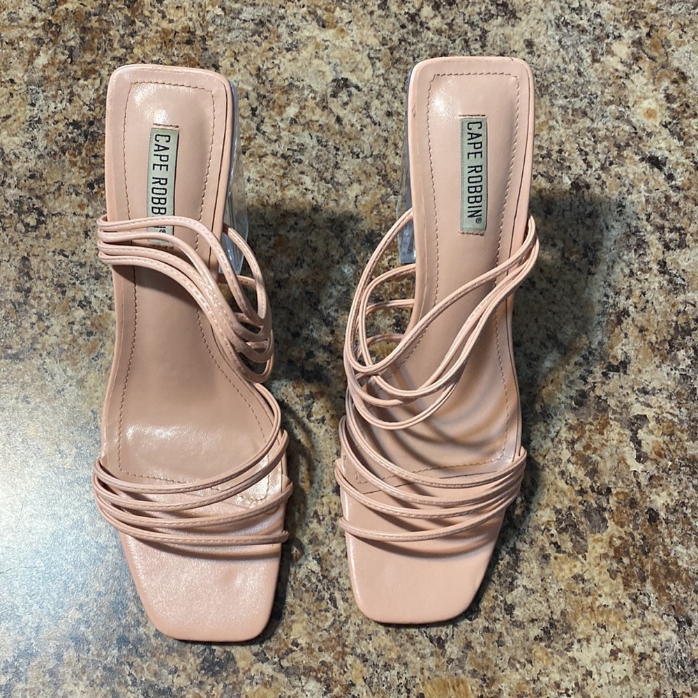 Heels - Picture 3 of 4